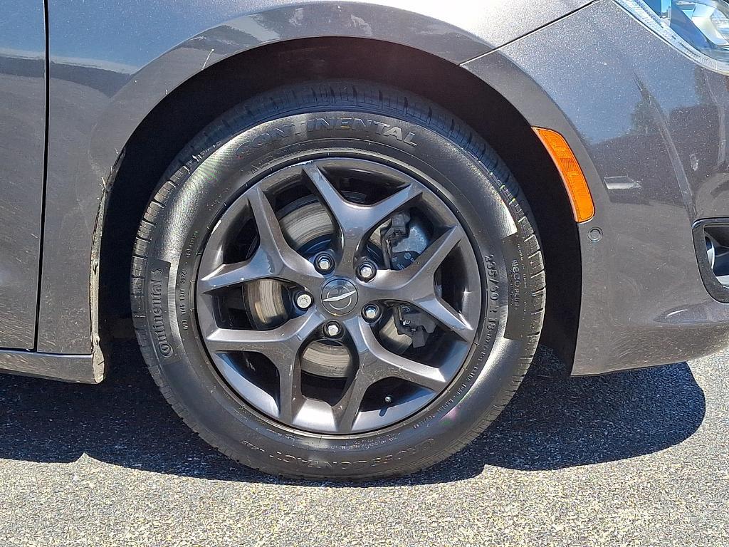 used 2019 Chrysler Pacifica car, priced at $21,820