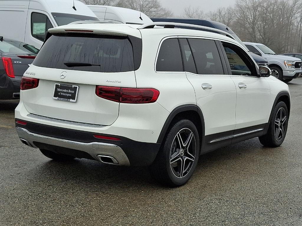 new 2026 Mercedes-Benz GLB 250 car