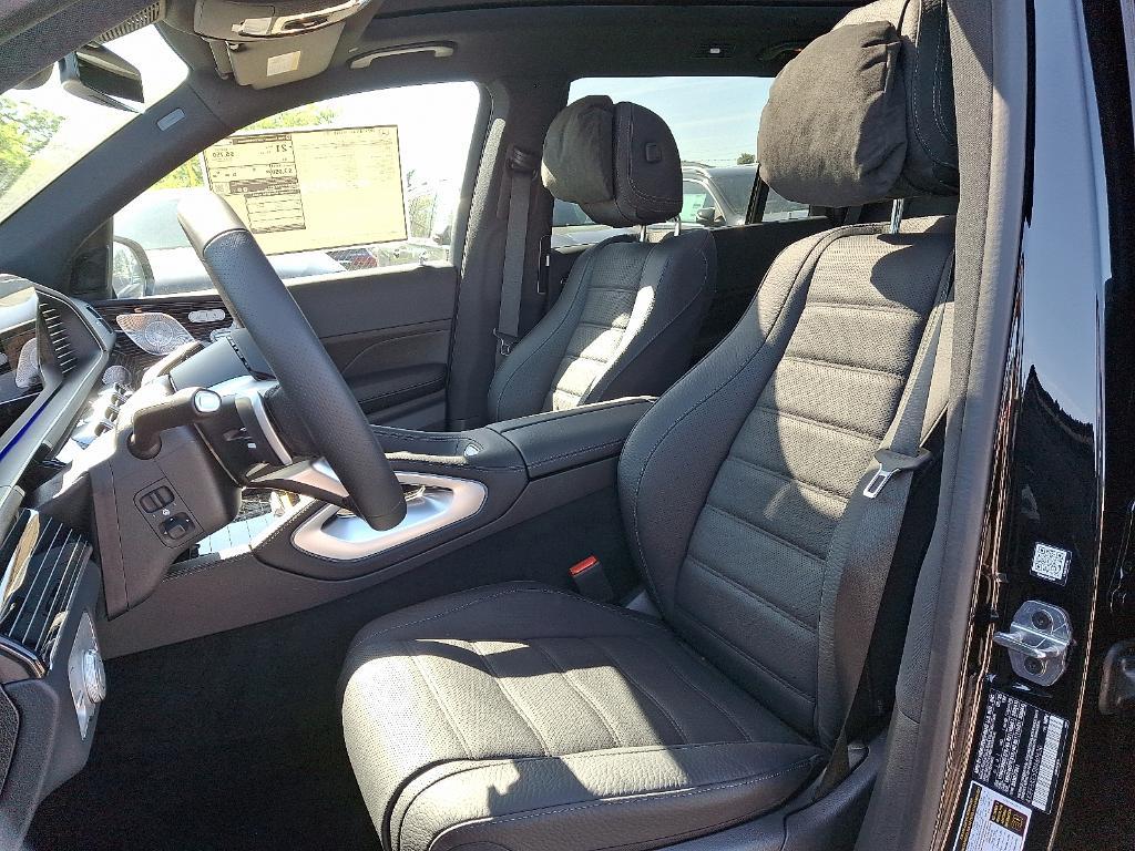 new 2025 Mercedes-Benz GLS 450 car