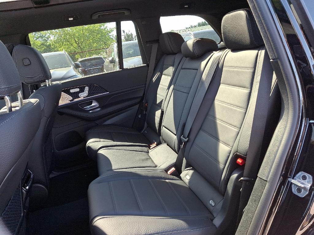 new 2025 Mercedes-Benz GLS 450 car
