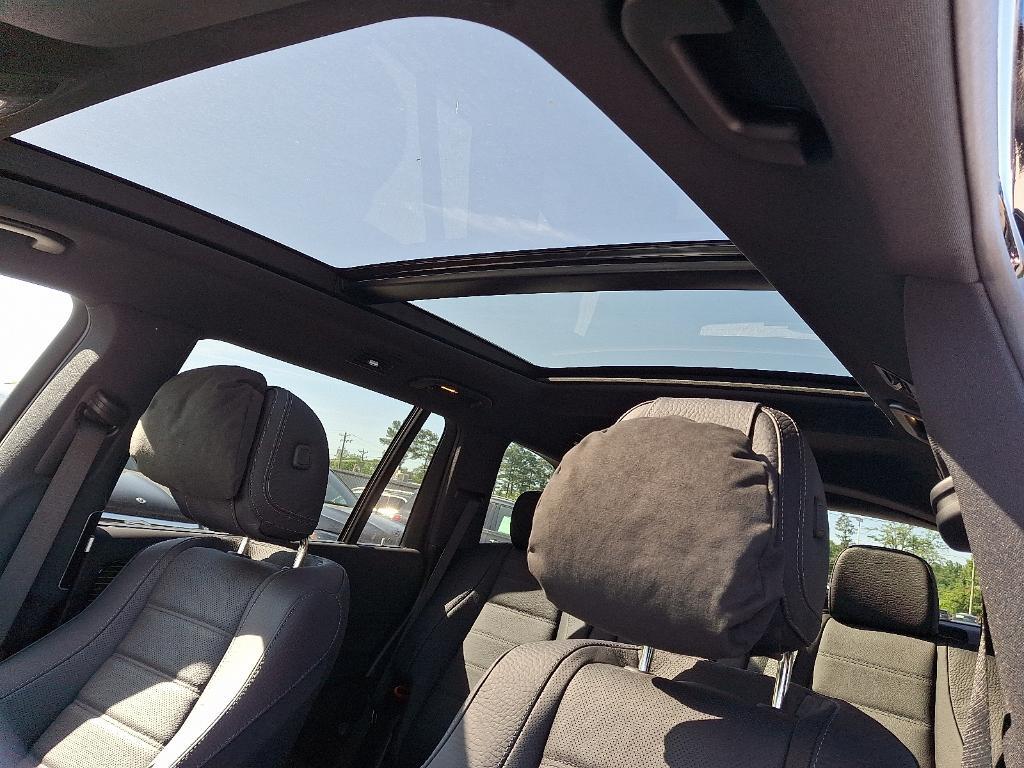 new 2025 Mercedes-Benz GLS 450 car