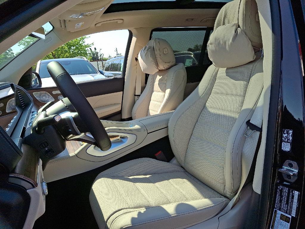 new 2025 Mercedes-Benz GLS 450 car