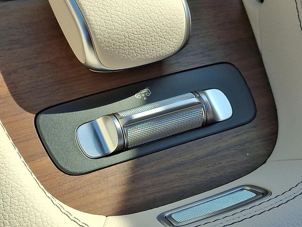 new 2025 Mercedes-Benz GLS 450 car