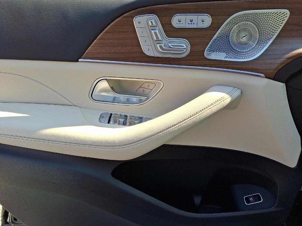 new 2025 Mercedes-Benz GLS 450 car