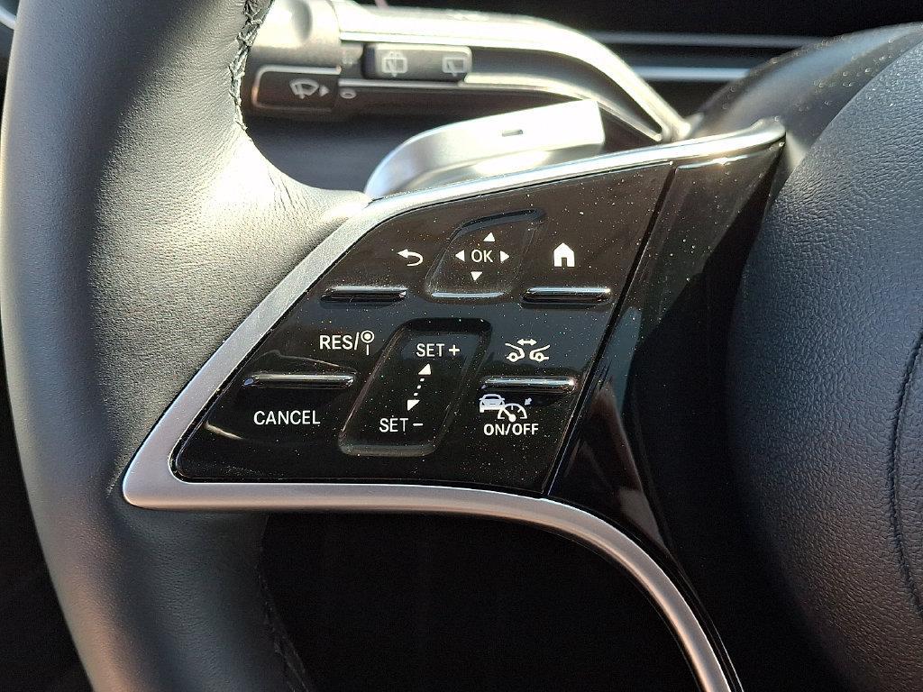Mercedes-Benz GLS view 22