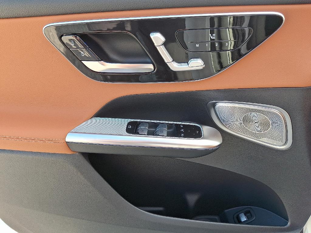 new 2025 Mercedes-Benz GLC 300 car, priced at $56,350