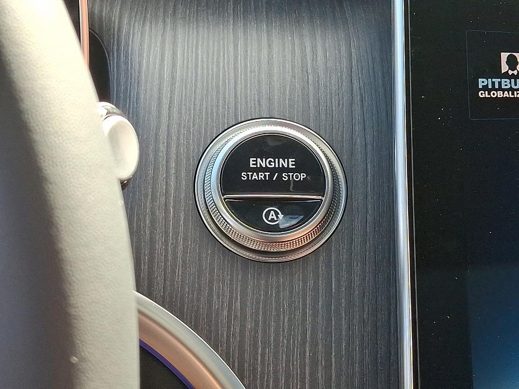 new 2025 Mercedes-Benz GLC 300 car, priced at $56,350