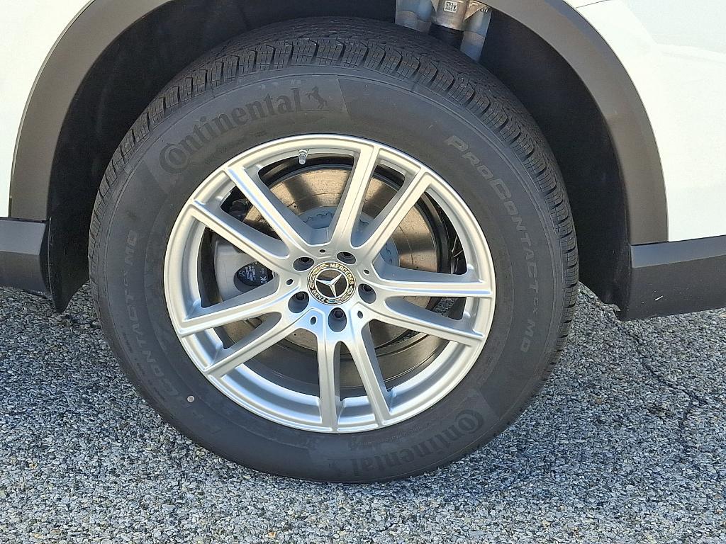 new 2025 Mercedes-Benz GLC 300 car, priced at $56,350