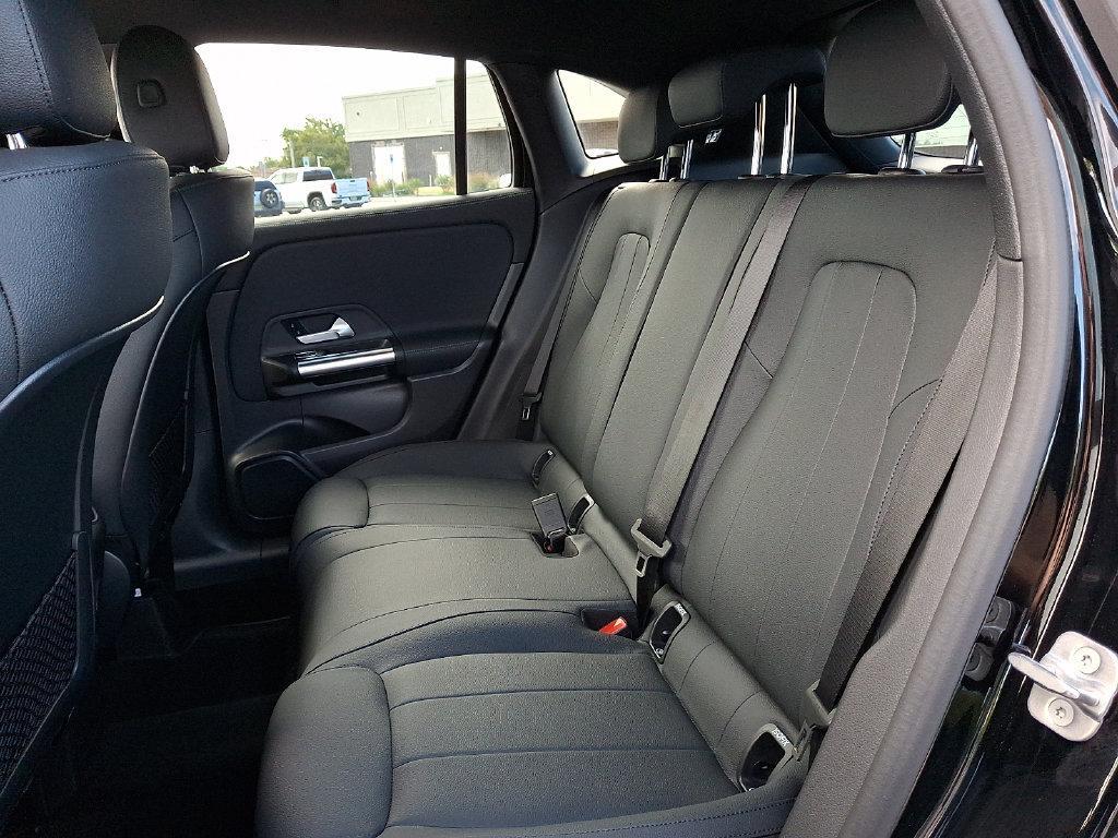 Mercedes-Benz GLA view 10
