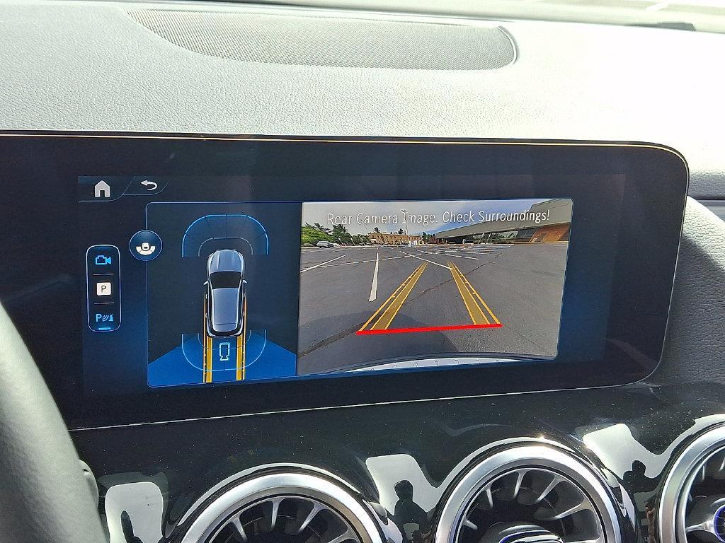 Mercedes-Benz GLA view 18