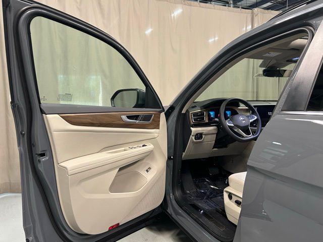 new 2026 Volkswagen Atlas car, priced at $46,451