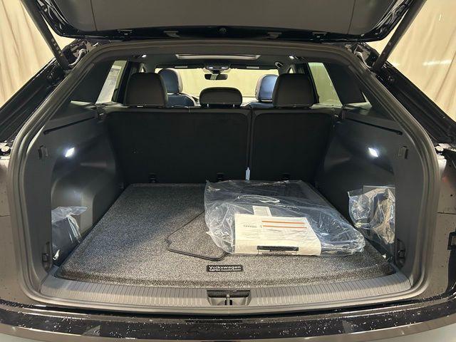 new 2026 Volkswagen Atlas Cross Sport car, priced at $44,906