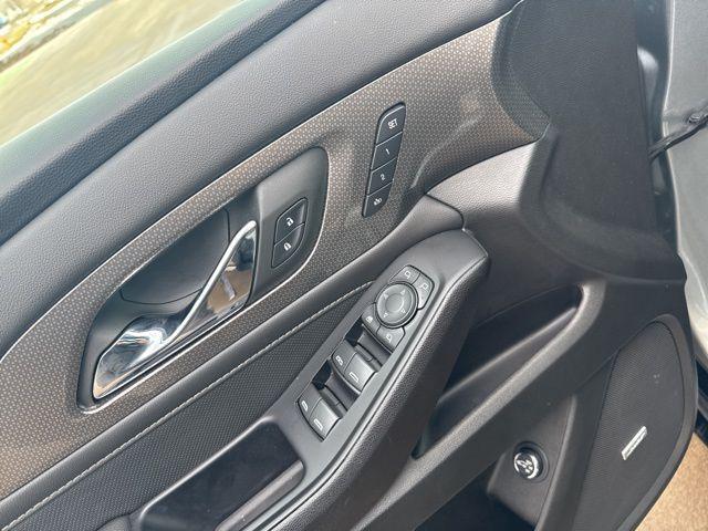 used 2023 Chevrolet Traverse car, priced at $33,596