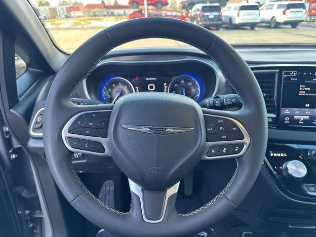 used 2025 Chrysler Pacifica car, priced at $29,664