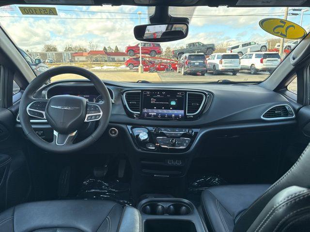 used 2025 Chrysler Pacifica car, priced at $29,664