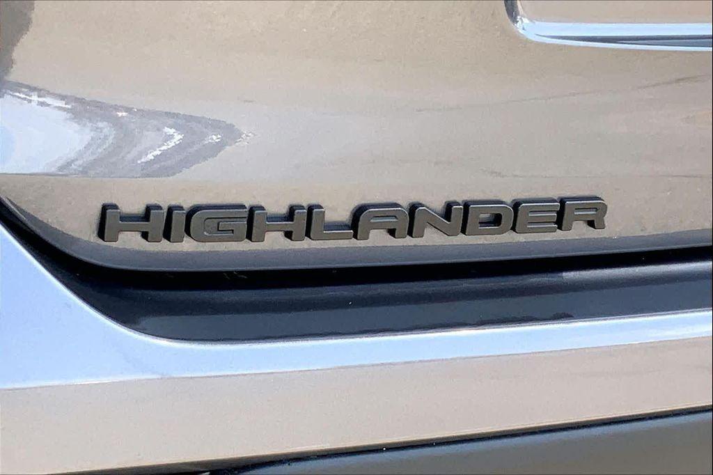 used 2023 Toyota Highlander car, priced at $33,723