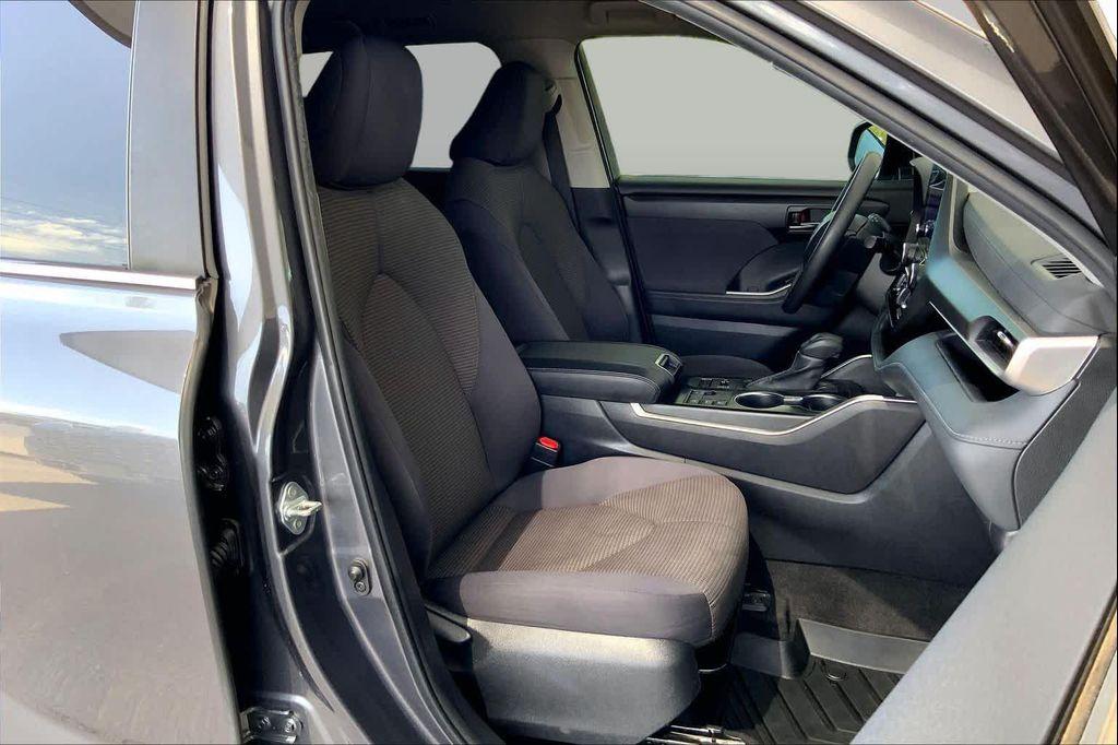 used 2023 Toyota Highlander car, priced at $33,723