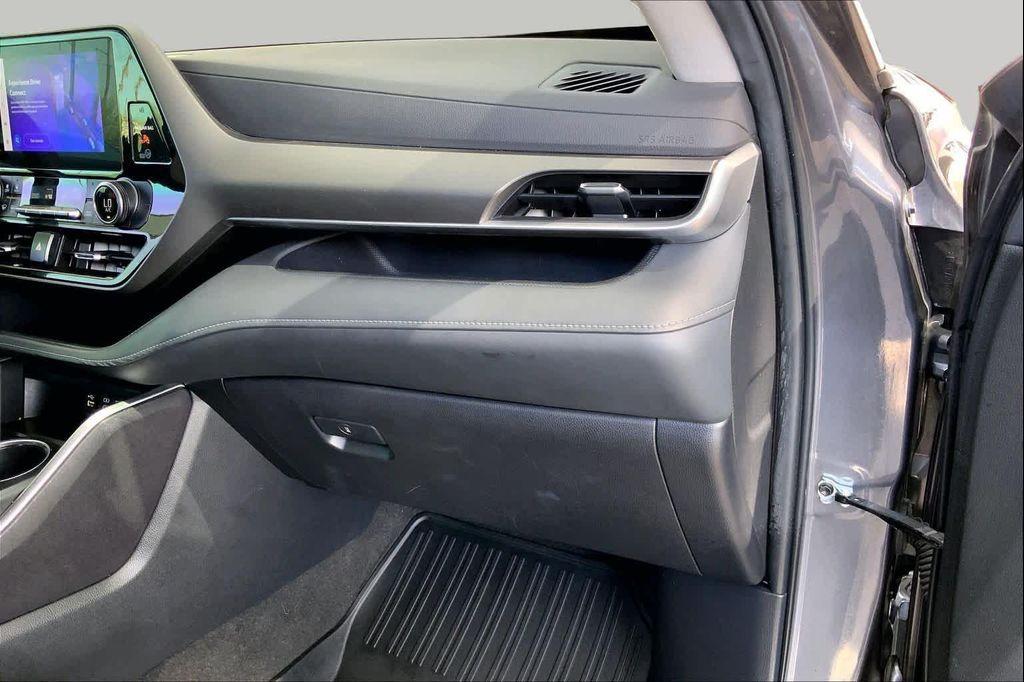 used 2023 Toyota Highlander car, priced at $33,723