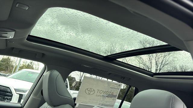 new 2026 Toyota Highlander Hybrid car, priced at $55,608