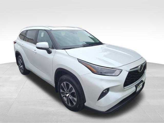 used 2023 Toyota Highlander car, priced at $37,900