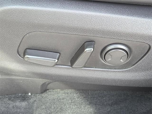 used 2023 Kia Carnival car, priced at $25,500