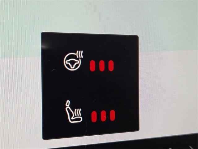 used 2024 Volvo XC40 car, priced at $31,000