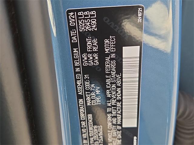 used 2024 Volvo XC40 car, priced at $31,000