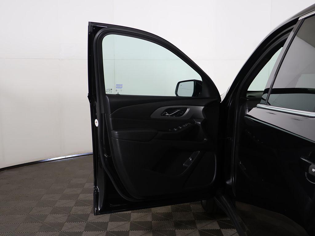 used 2023 Chevrolet Traverse car, priced at $22,990