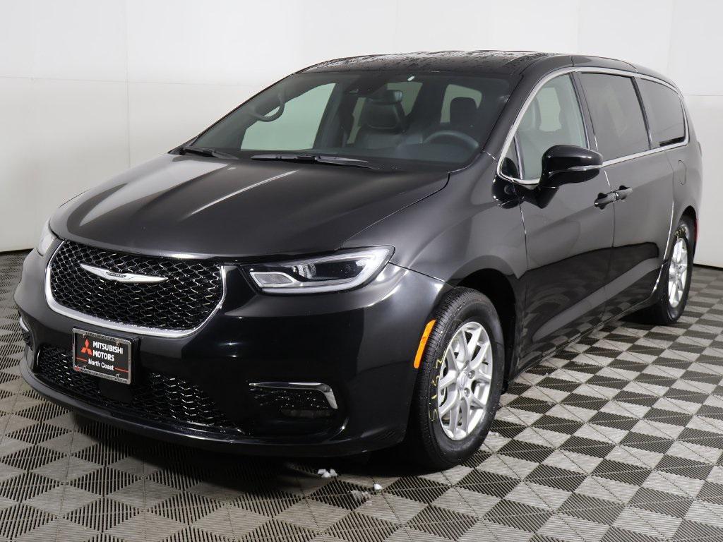used 2025 Chrysler Pacifica car, priced at $30,499