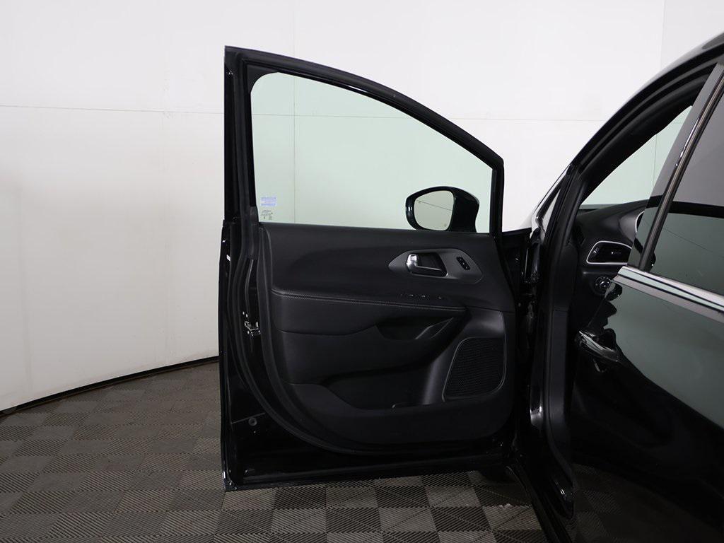 used 2025 Chrysler Pacifica car, priced at $30,499