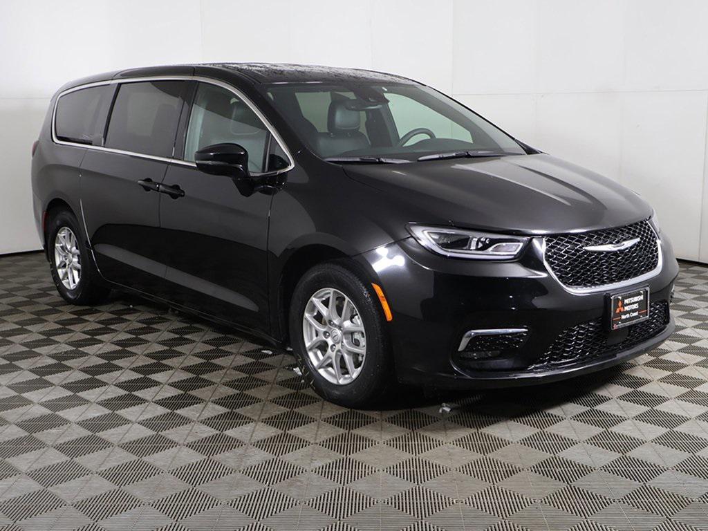 used 2025 Chrysler Pacifica car, priced at $30,499
