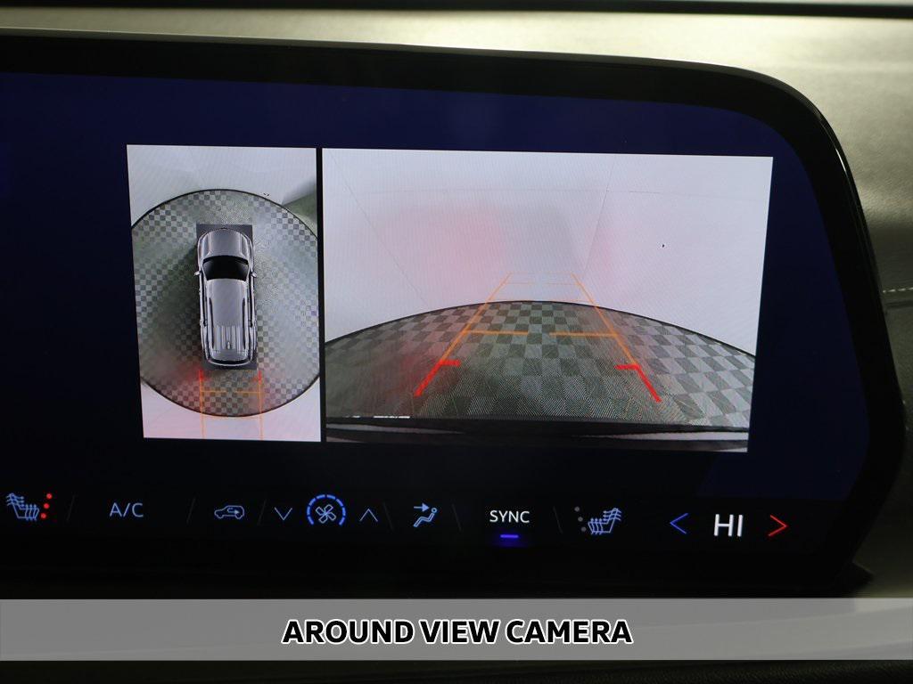 used 2024 Chevrolet Traverse car, priced at $31,490