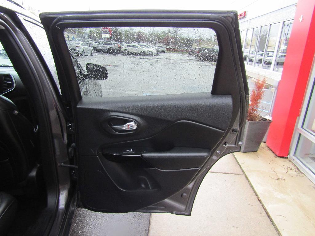 used 2019 Jeep Cherokee car, priced at $12,995