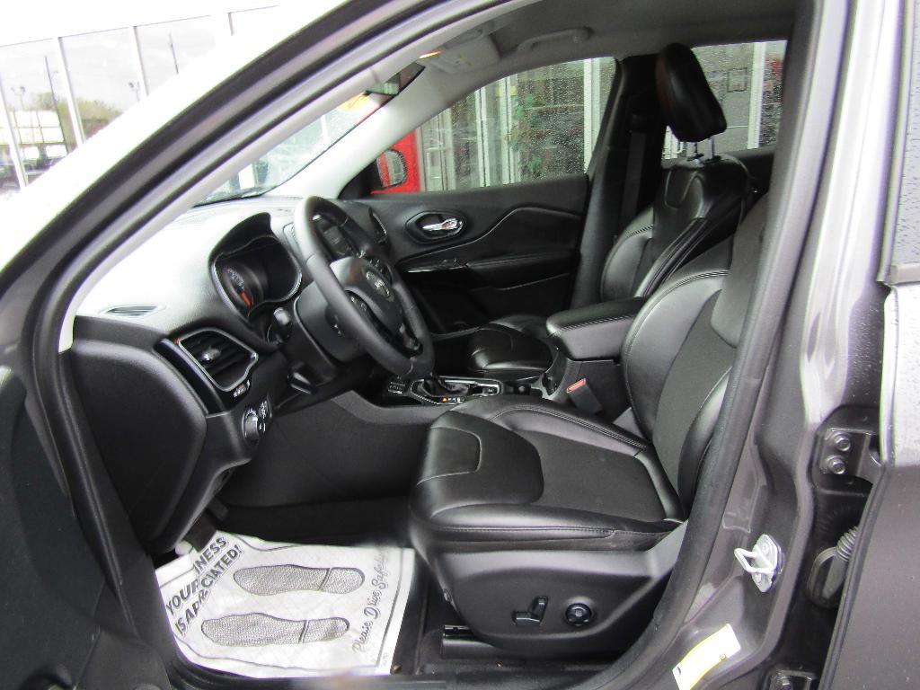 used 2019 Jeep Cherokee car, priced at $12,995