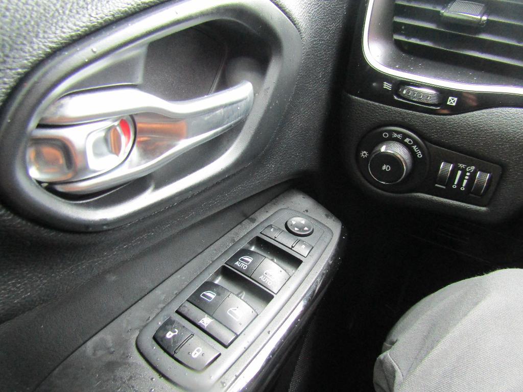 used 2019 Jeep Cherokee car, priced at $12,995