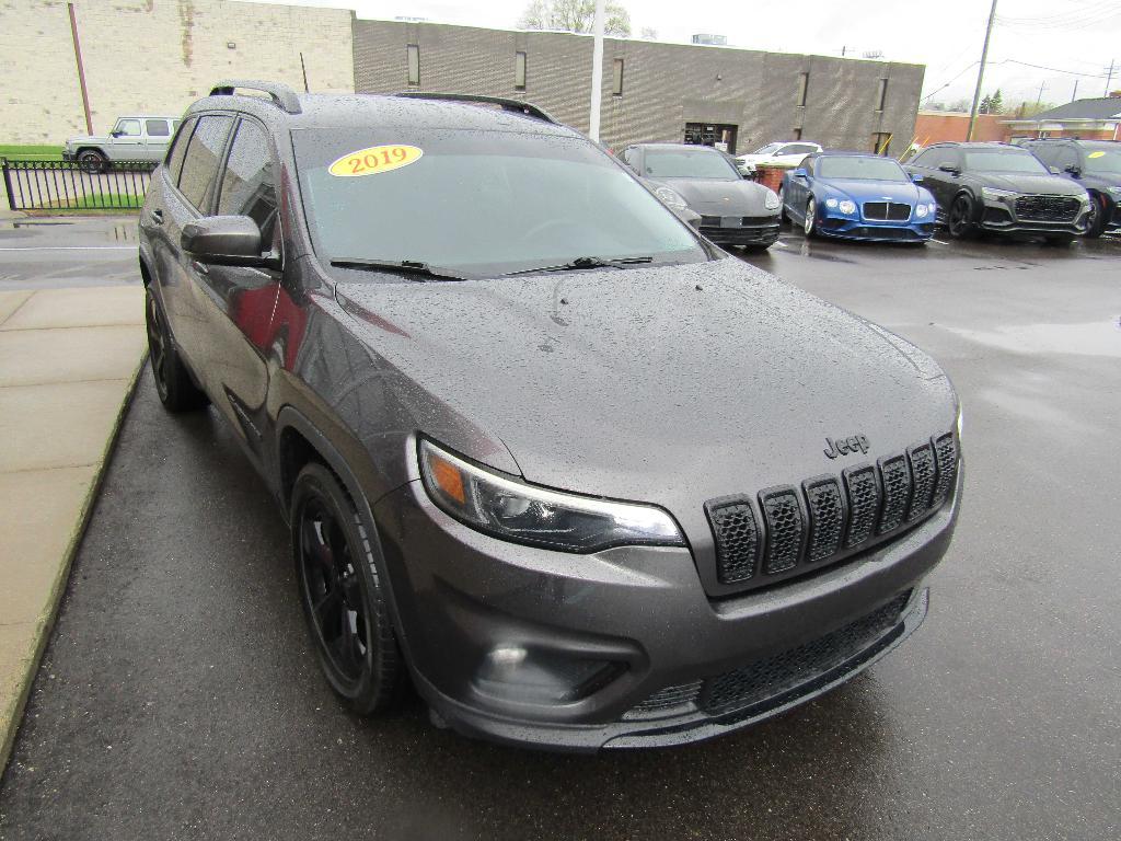 used 2019 Jeep Cherokee car, priced at $12,995