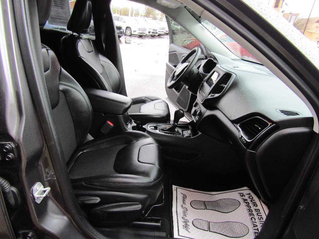 used 2019 Jeep Cherokee car, priced at $12,995