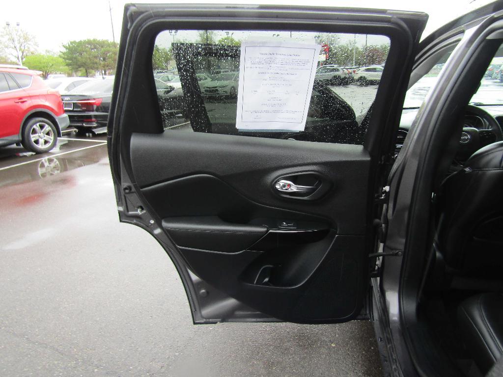 used 2019 Jeep Cherokee car, priced at $12,995