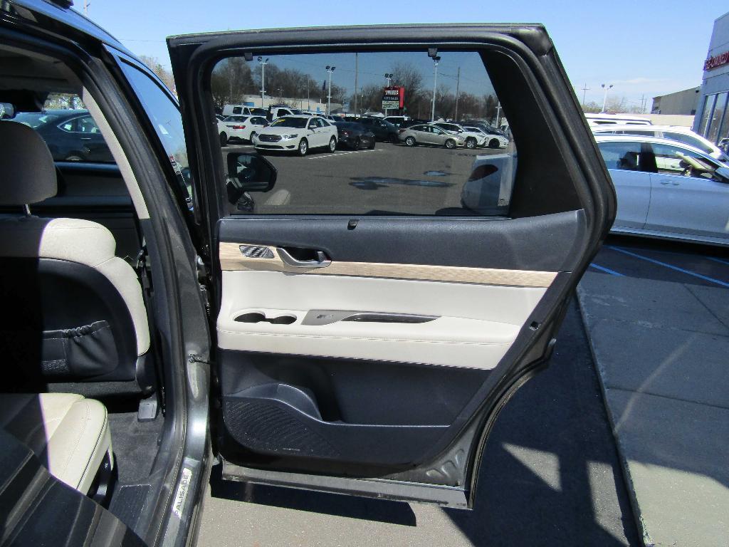 used 2023 Hyundai Palisade car, priced at $24,995
