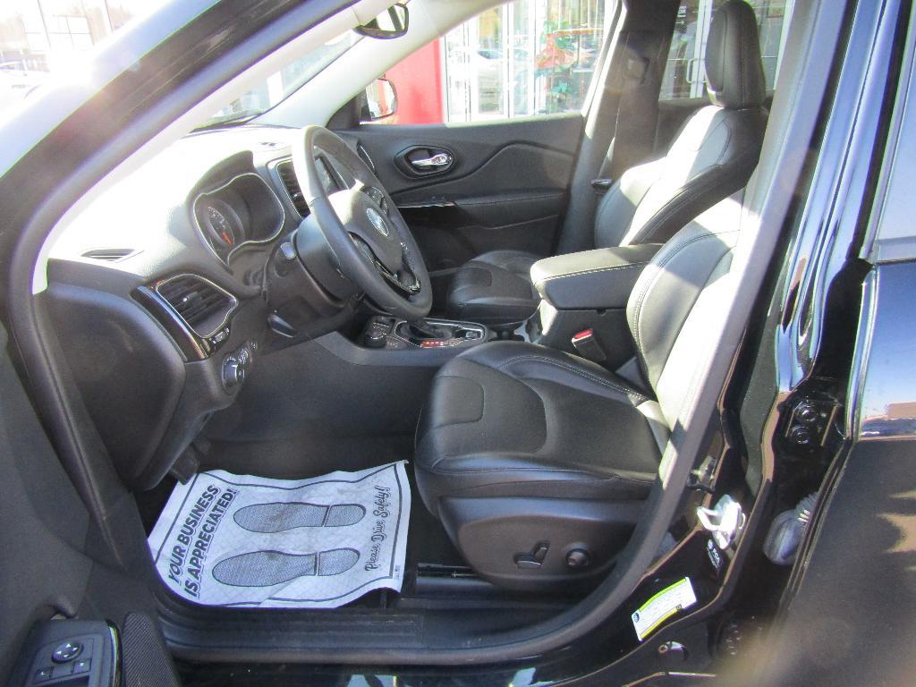 used 2023 Jeep Cherokee car, priced at $21,995