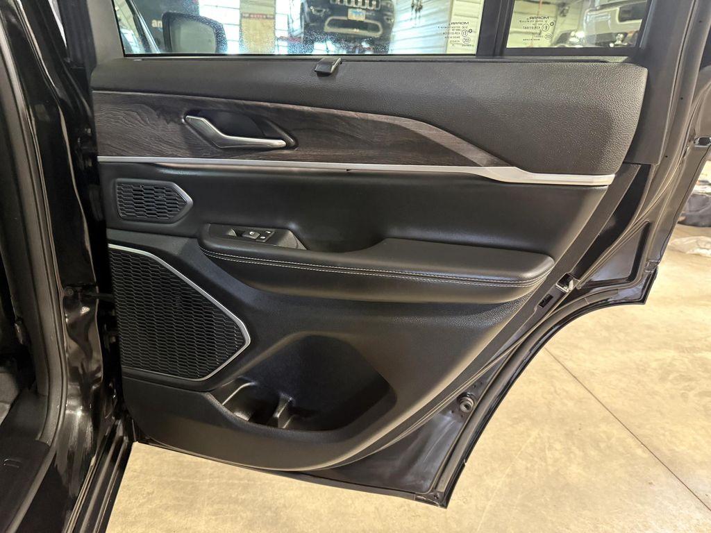 used 2024 Jeep Grand Cherokee car, priced at $35,283