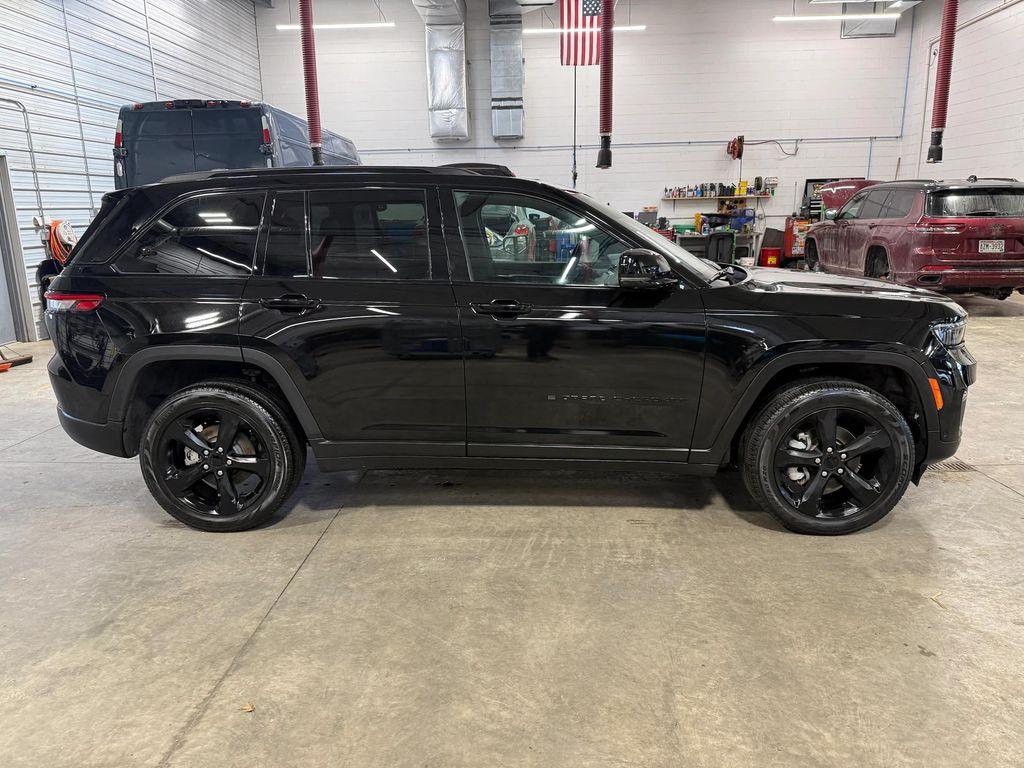 used 2024 Jeep Grand Cherokee car, priced at $35,283