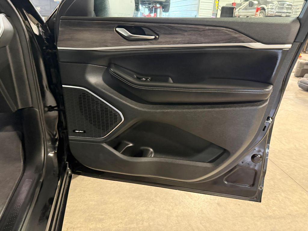 used 2024 Jeep Grand Cherokee car, priced at $35,283