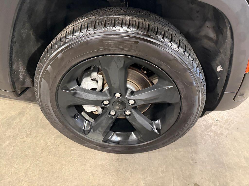 used 2024 Jeep Grand Cherokee car, priced at $35,283