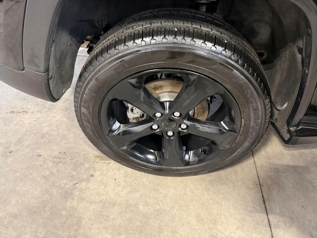 used 2024 Jeep Grand Cherokee car, priced at $35,283