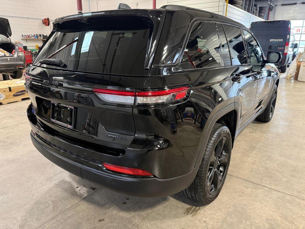 used 2024 Jeep Grand Cherokee car, priced at $35,283