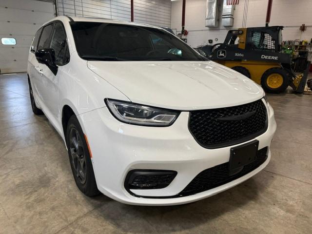 used 2023 Chrysler Pacifica Hybrid car, priced at $31,439