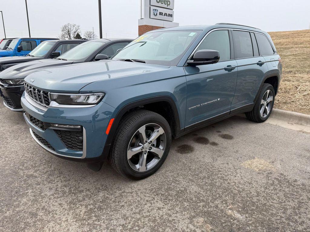 new 2026 Jeep Grand Cherokee car, priced at $51,910