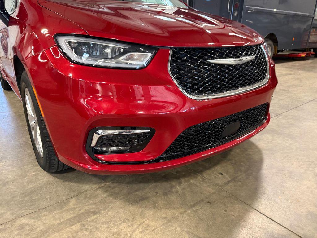 used 2024 Chrysler Pacifica car, priced at $31,953