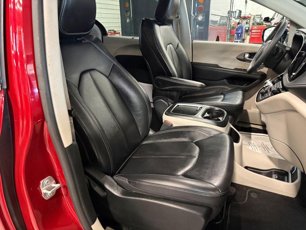 used 2024 Chrysler Pacifica car, priced at $31,953